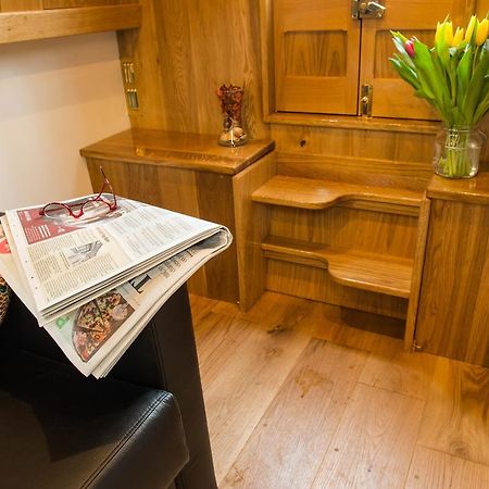 Narrowboat Puzzle Hotel Ely Exterior photo