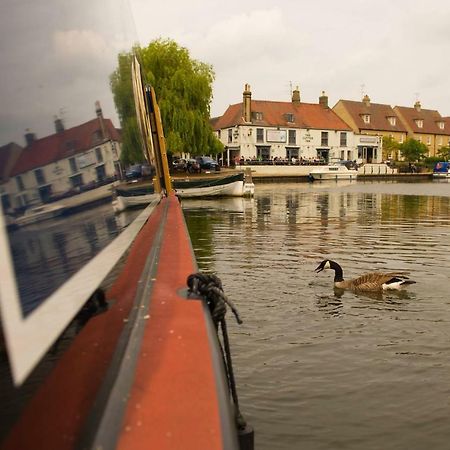 Narrowboat Puzzle Hotel Ely Exterior photo
