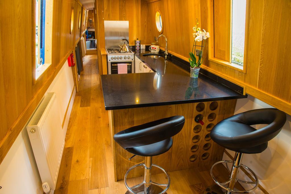 Narrowboat Puzzle Hotel Ely Exterior photo