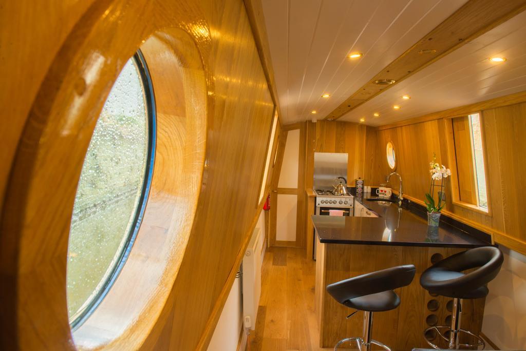 Narrowboat Puzzle Hotel Ely Exterior photo