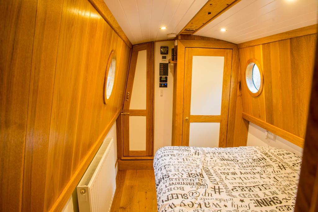 Narrowboat Puzzle Hotel Ely Exterior photo
