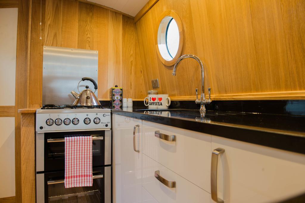 Narrowboat Puzzle Hotel Ely Exterior photo