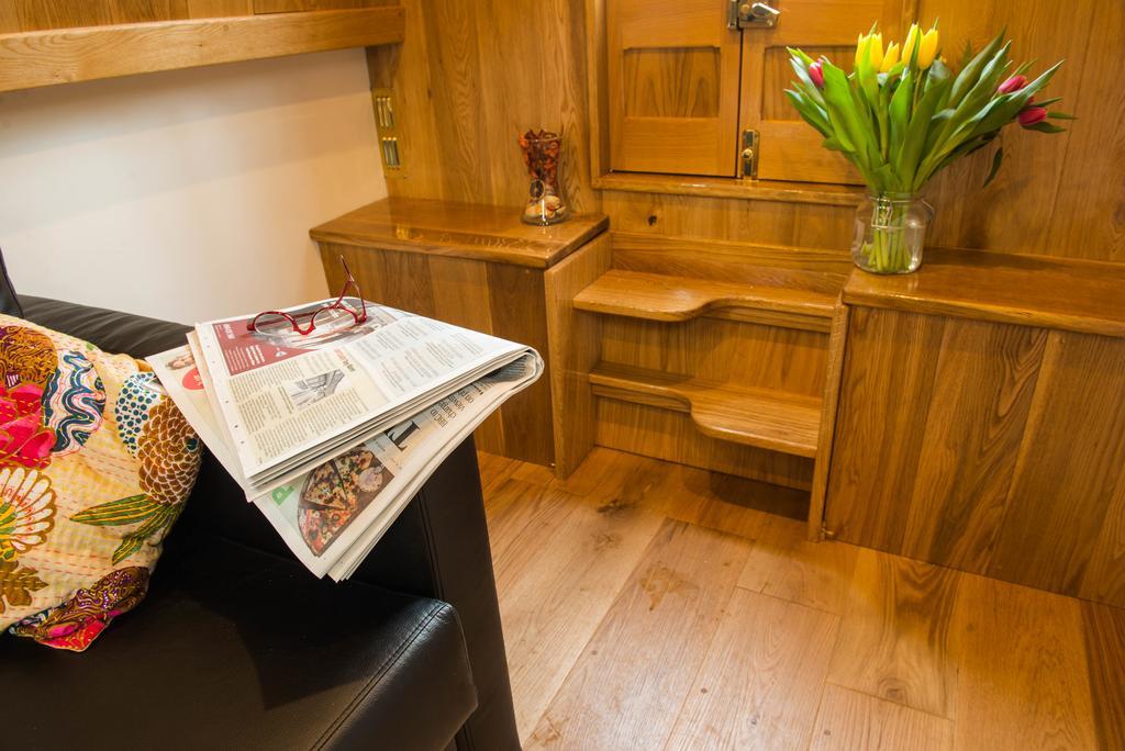 Narrowboat Puzzle Hotel Ely Exterior photo