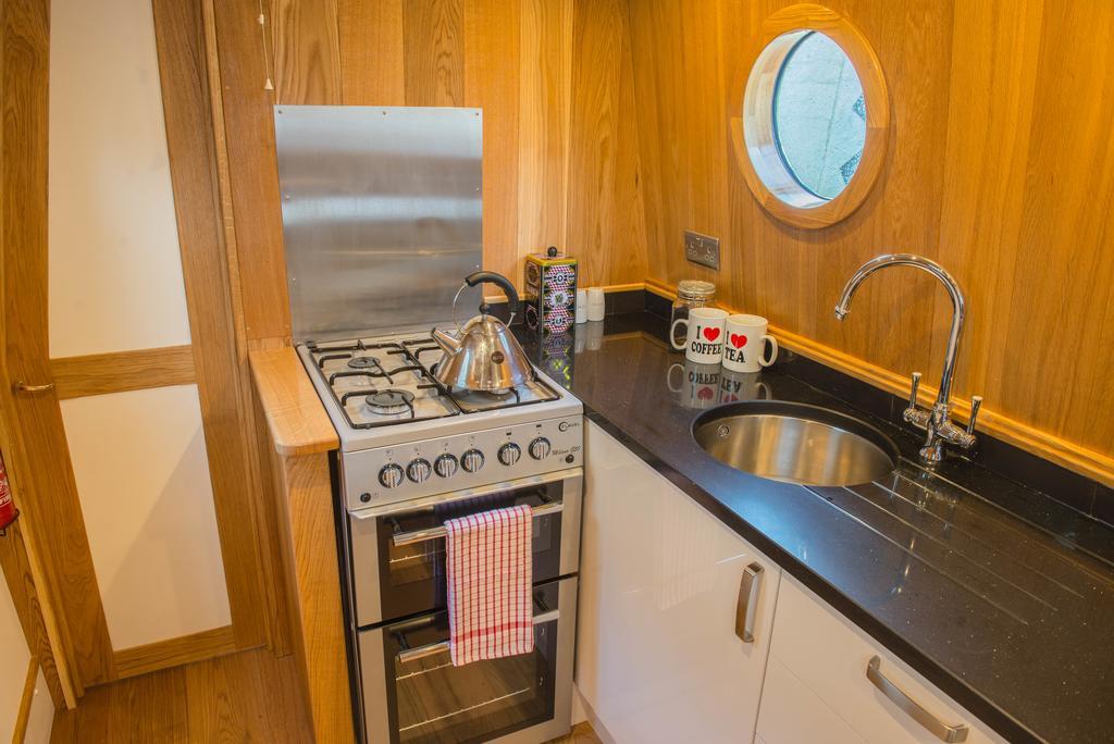 Narrowboat Puzzle Hotel Ely Exterior photo
