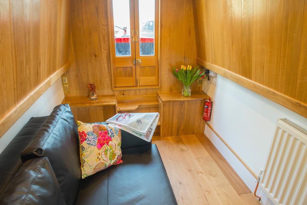 Narrowboat Puzzle Hotel Ely Exterior photo